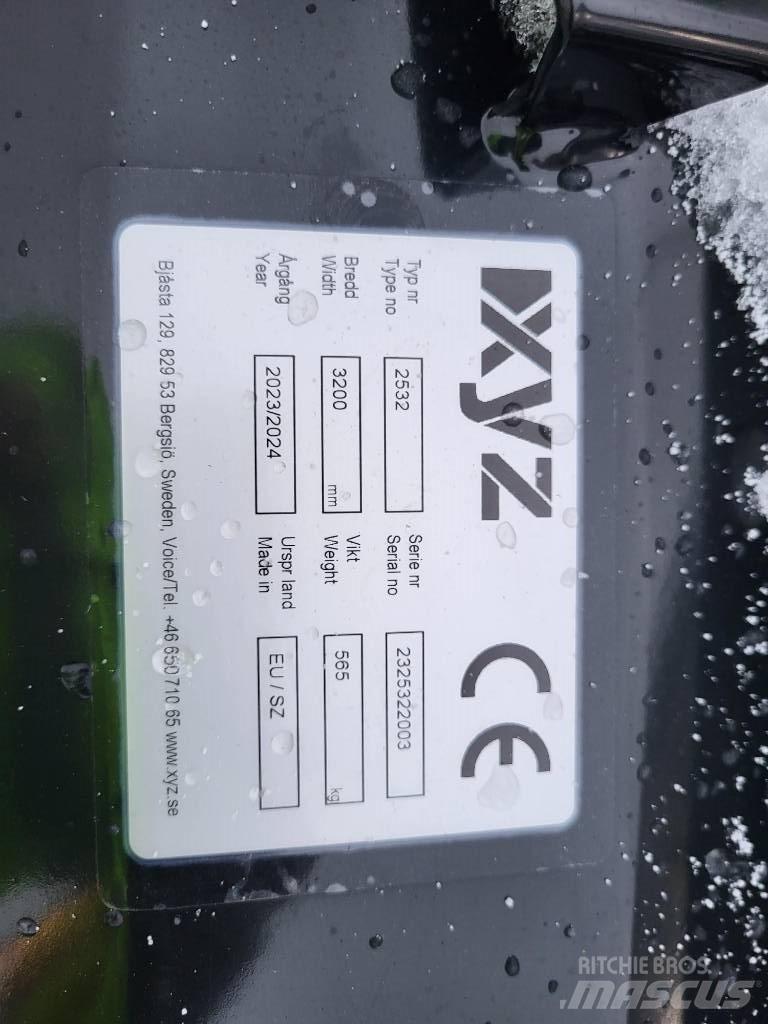 XYZ 320 PREMIUM Plows