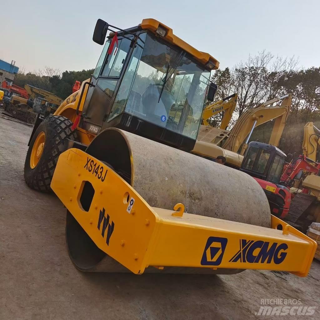 XCMG XS143J Single drum rollers