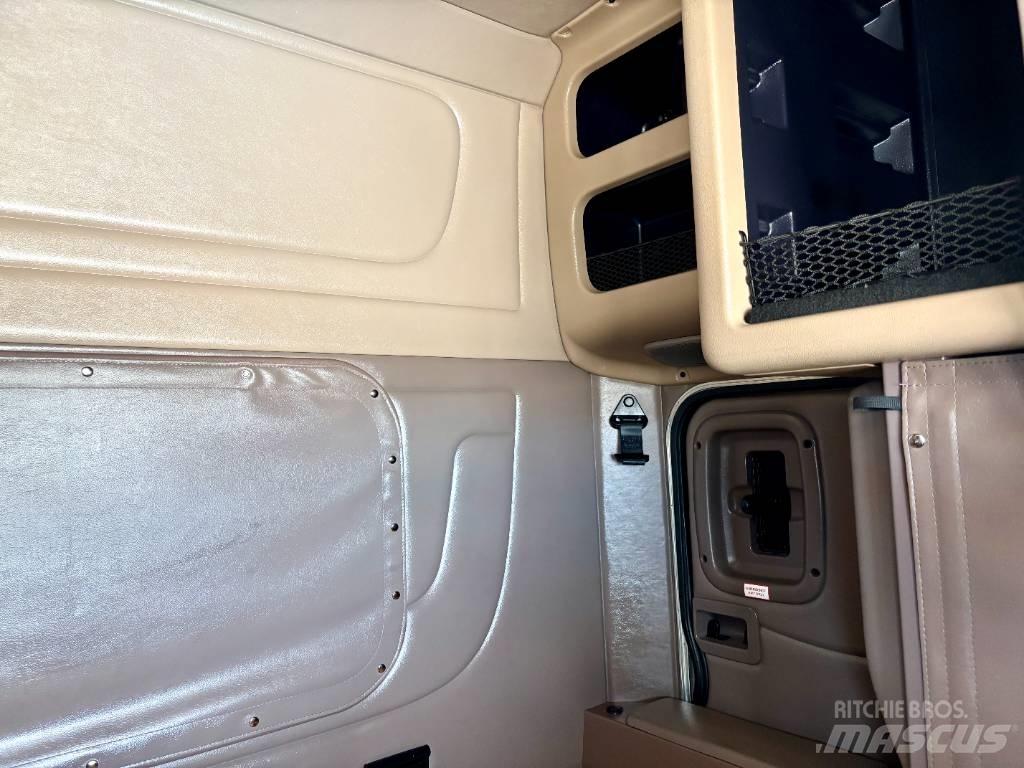 Peterbilt 389 Prime Movers