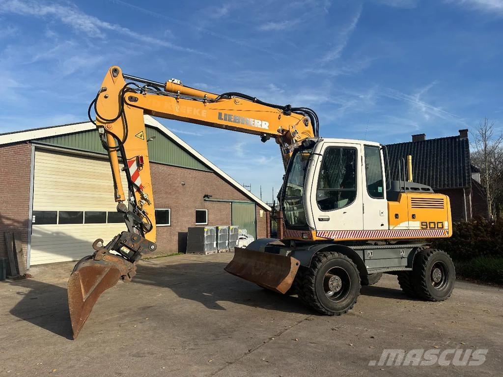 Liebherr A900 C Wheeled excavators