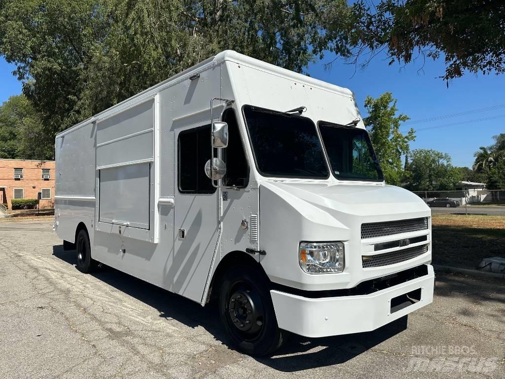 Freightliner M-LINE Box trucks