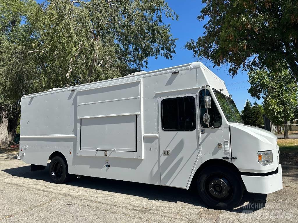 Freightliner M-LINE Box trucks