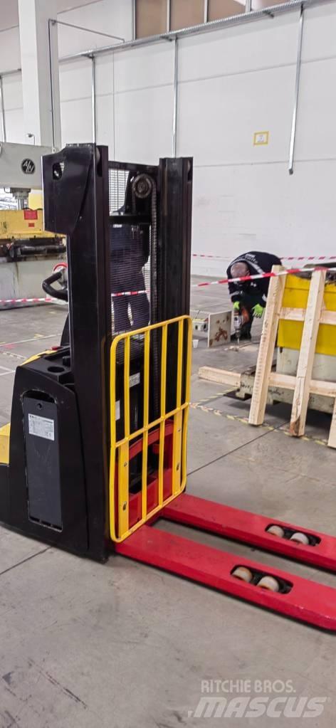 Hyster S 1.2 Pedestrian stacker