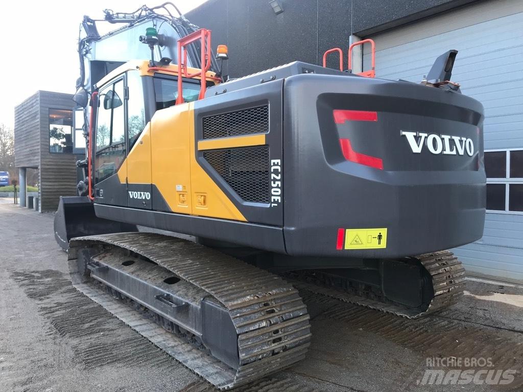 Volvo EC 250 E Crawler excavators