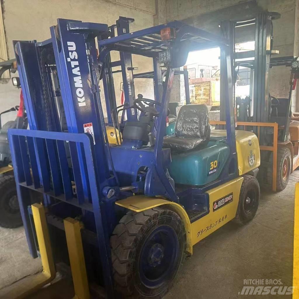 Komatsu F30T Diesel trucks