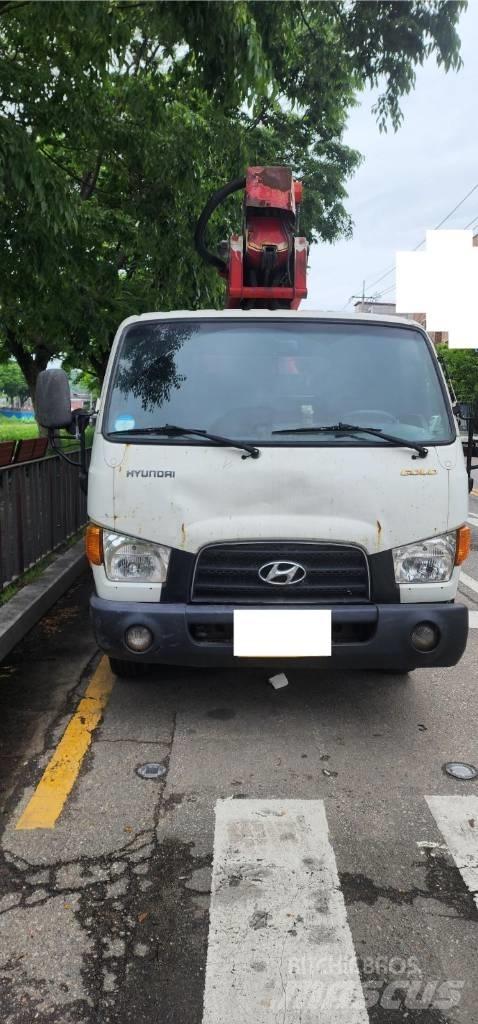 Horyong SKY280 Truck mounted platforms