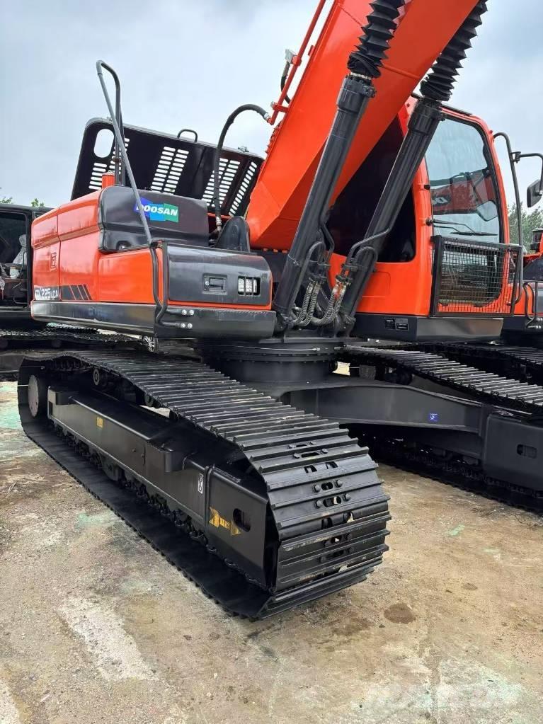 Doosan 225 LCA Crawler excavators