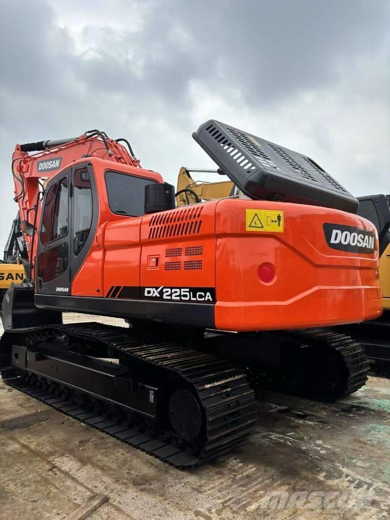 Doosan 225 LCA Crawler excavators