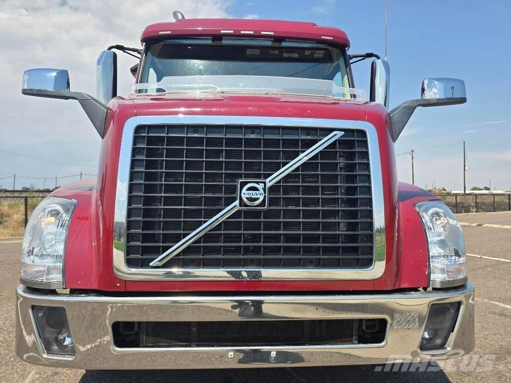 Volvo VNL 42 T300 Prime Movers