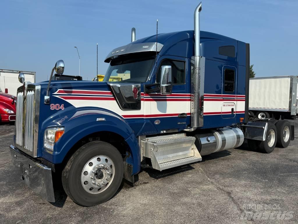 Kenworth W 990 Prime Movers