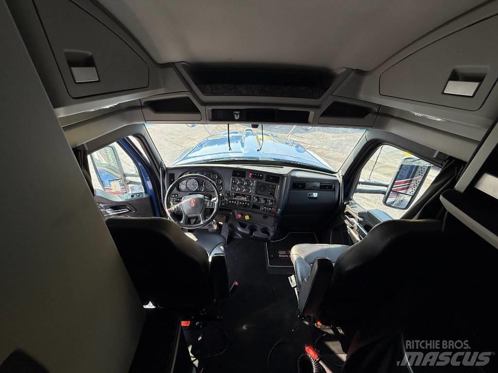 Kenworth W 990 Prime Movers