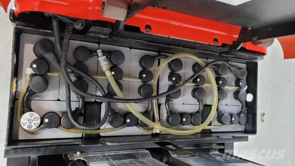 BT SPE 125 Self propelled stackers