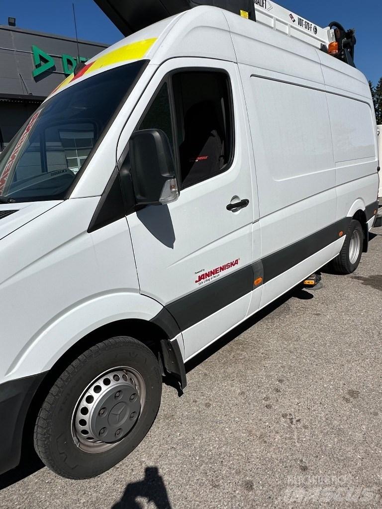 VERSALIFT VDT-170-F Truck mounted platforms