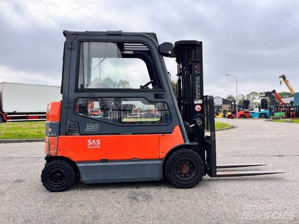 Toyota 7FBMF30 Electric forklift trucks