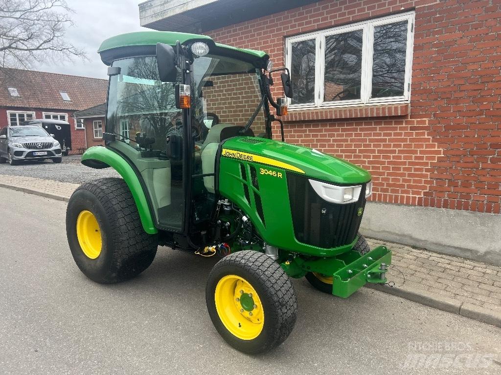 John Deere 3046 R Compact tractors