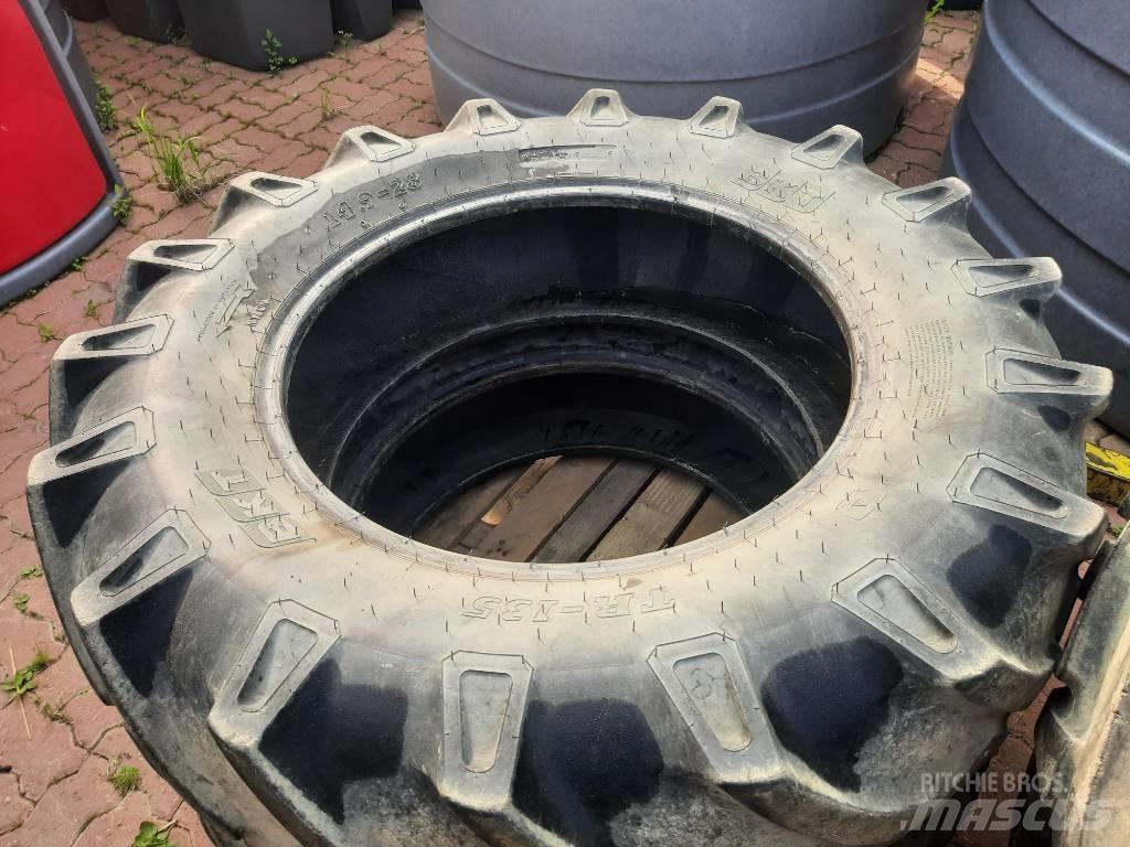 BKT 14.9-28 2 kpl Tyres, wheels and rims