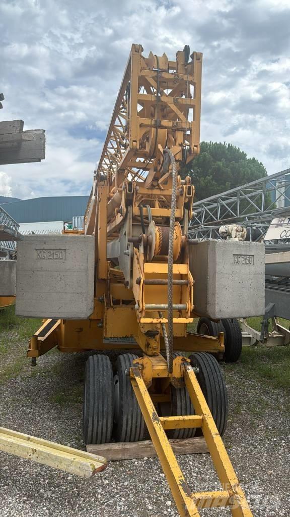 Potain HD 40 A Self-erecting cranes