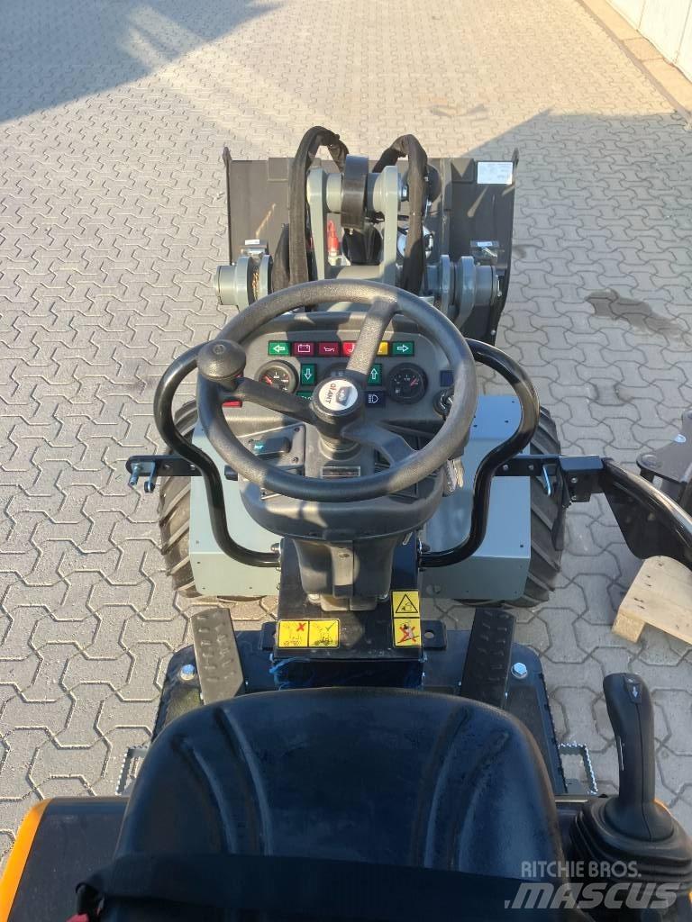GiANT G1500 Multi-purpose loaders