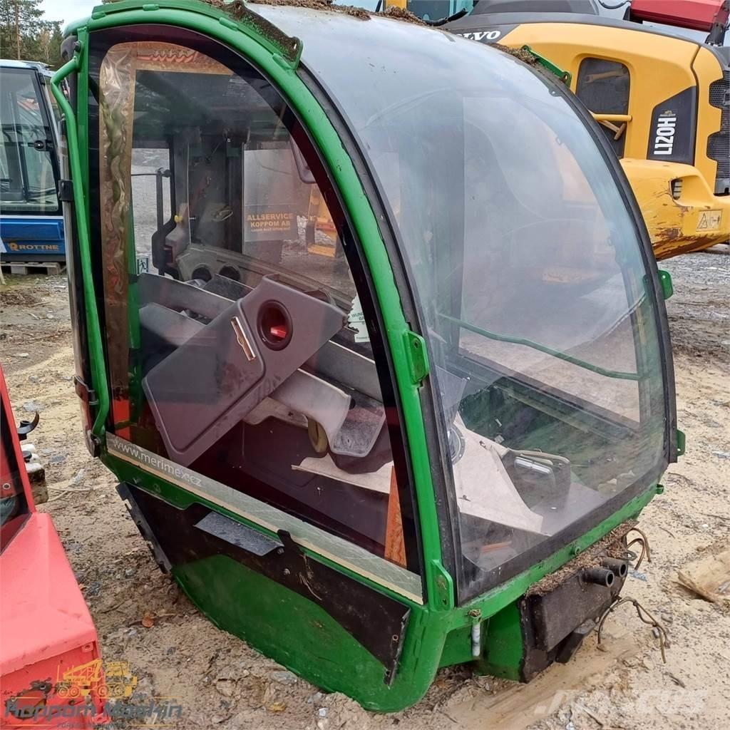 John Deere 1270e Cabins and interior