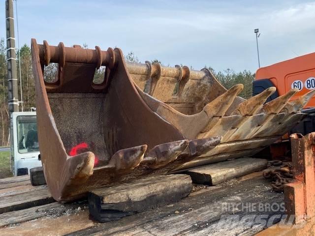 Komatsu PC 210 LC-8 Crawler excavators