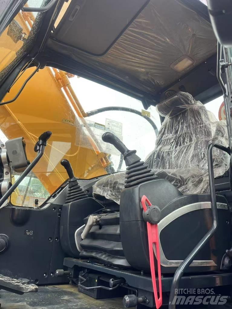Hyundai R220LC-9S Wheeled excavators