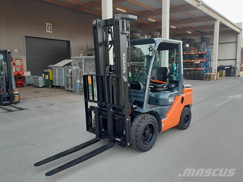 Toyota 52-8 FDF 30 Diesel trucks