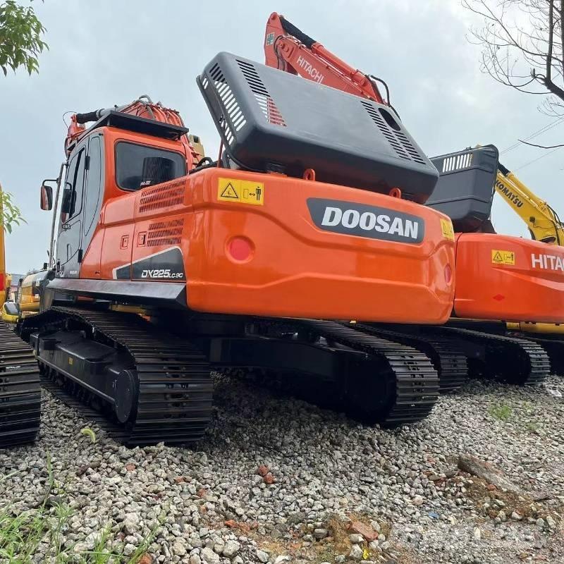 Doosan DX 225 Crawler excavators