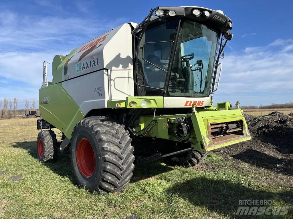 CLAAS Tucano 440 Combine harvesters