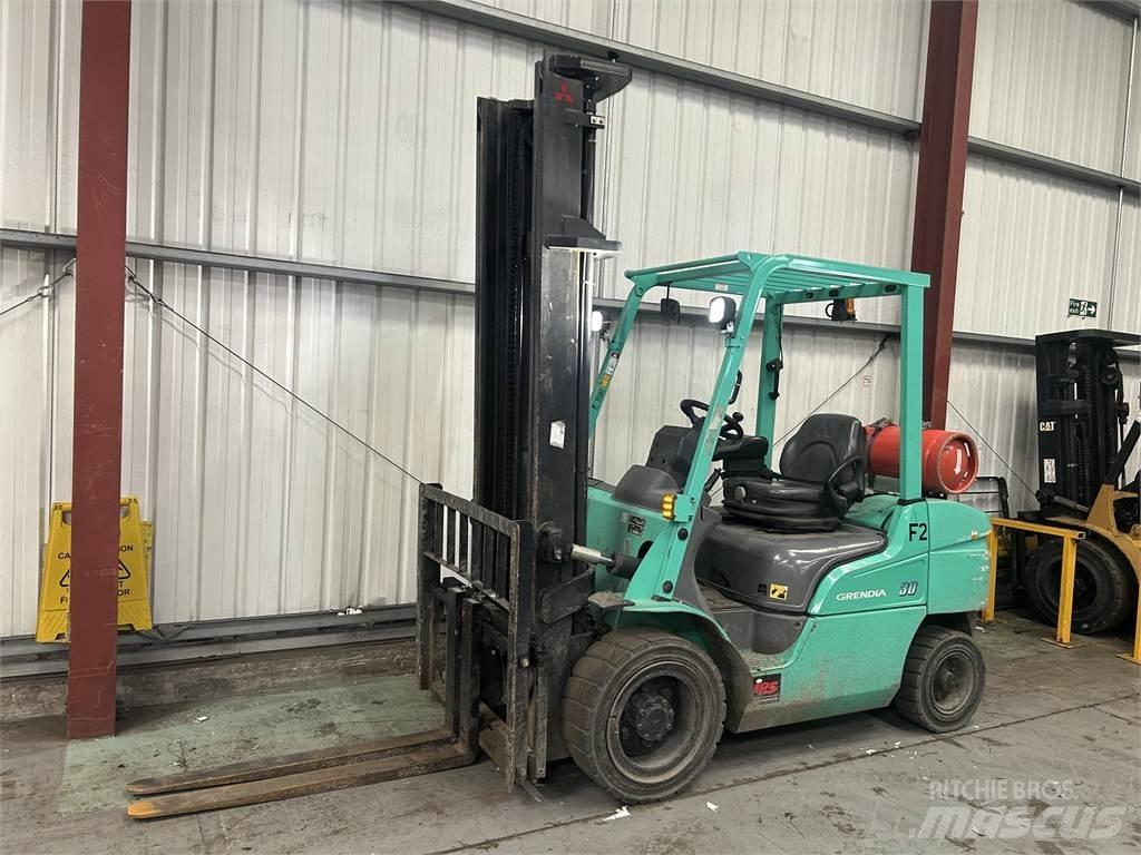 Mitsubishi FG30NT LPG trucks