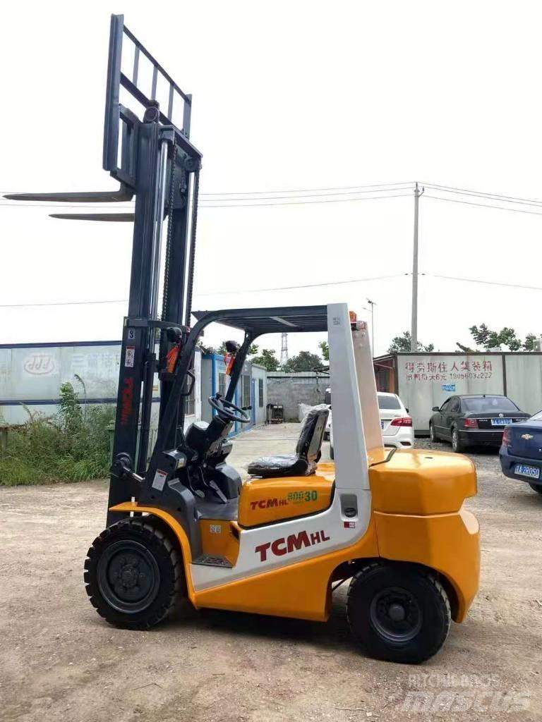 TCM FD30 Diesel trucks