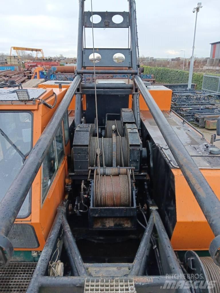 Hitachi KH 230-3 Track mounted cranes