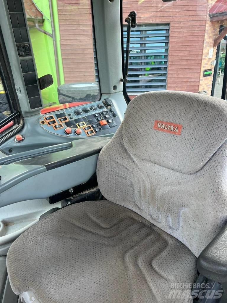 Valtra N 163 Tractors