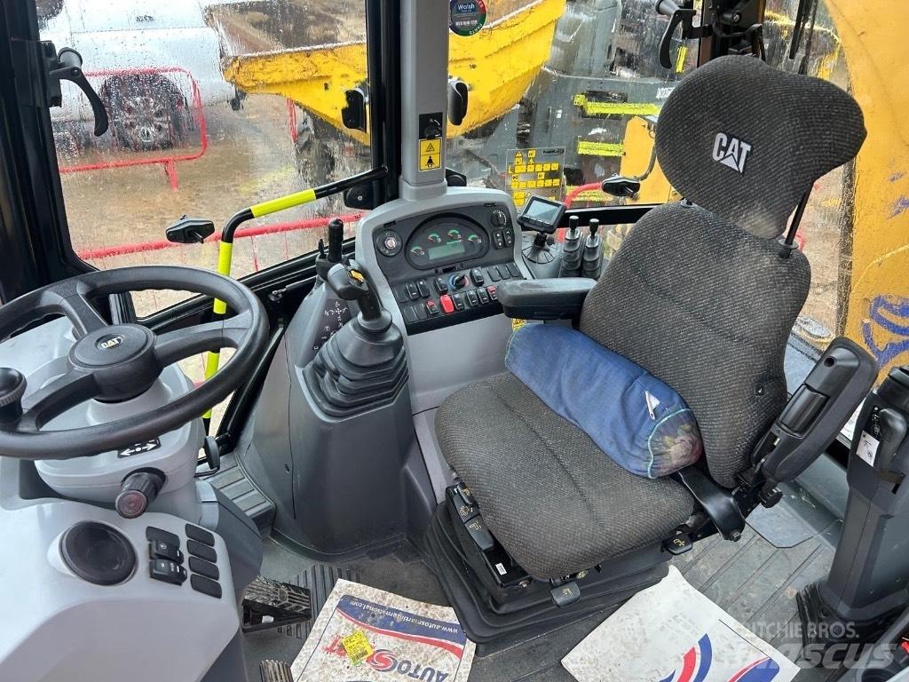 CAT 432 F2 Backhoe