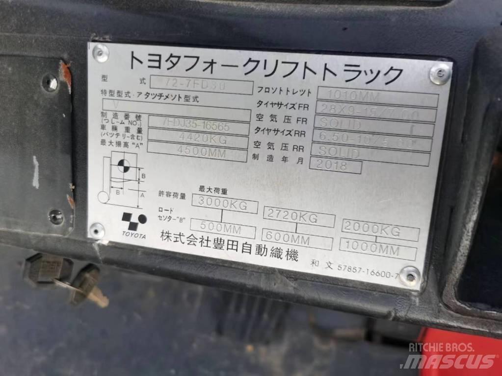 Toyota 7FD 30 Diesel trucks