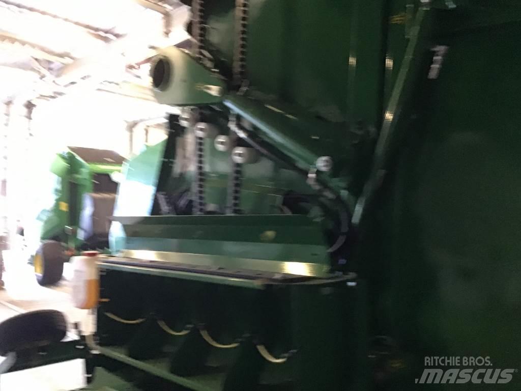John Deere V461M Round balers
