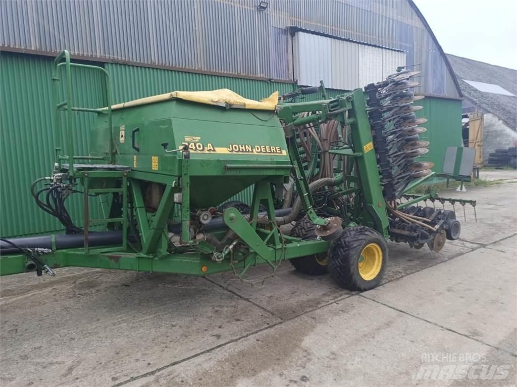 John Deere 740A Combination drills