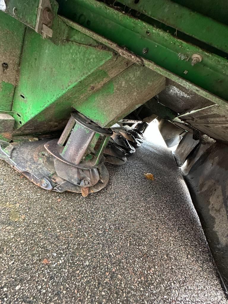 John Deere 830 Mower-conditioners