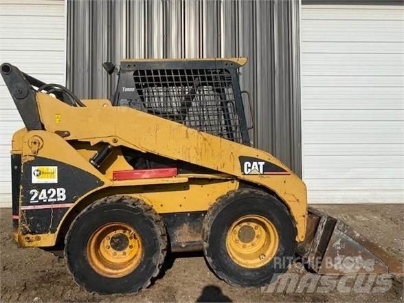 CAT 242B Skid steer loaders