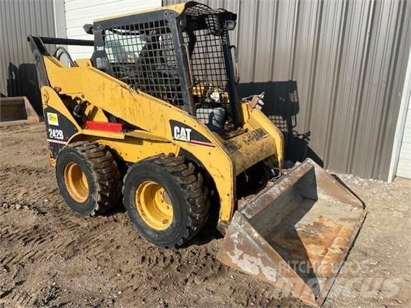 CAT 242B Skid steer loaders