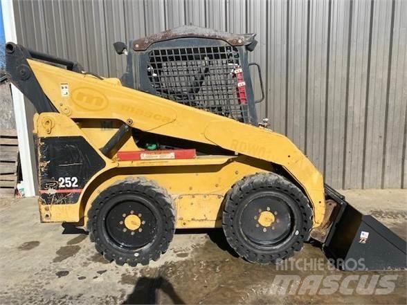 CAT 252 Skid steer loaders
