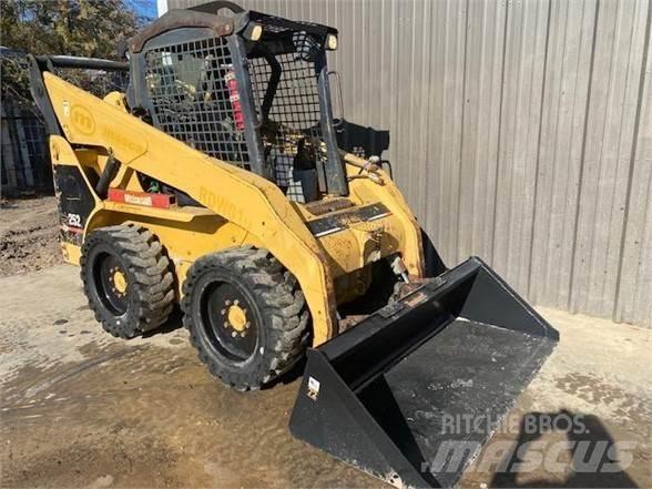 CAT 252 Skid steer loaders