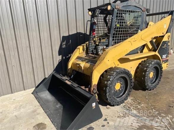 CAT 252 Skid steer loaders