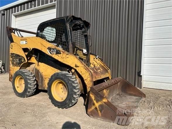 CAT 272C Skid steer loaders