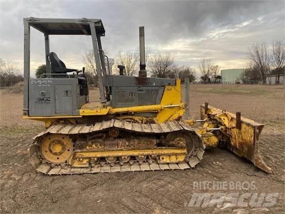 Komatsu D32P-1 Crawler dozers