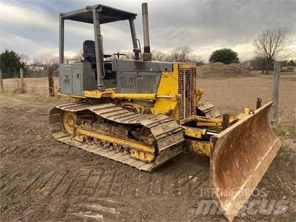 Komatsu D32P-1 Crawler dozers