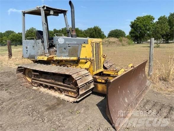 Komatsu D32P-1 Crawler dozers