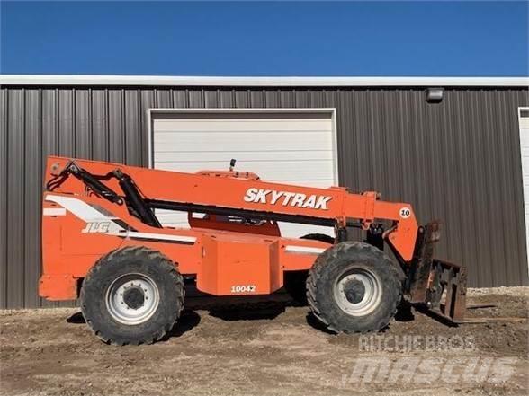 SkyTrak 10042 Telescopic handlers