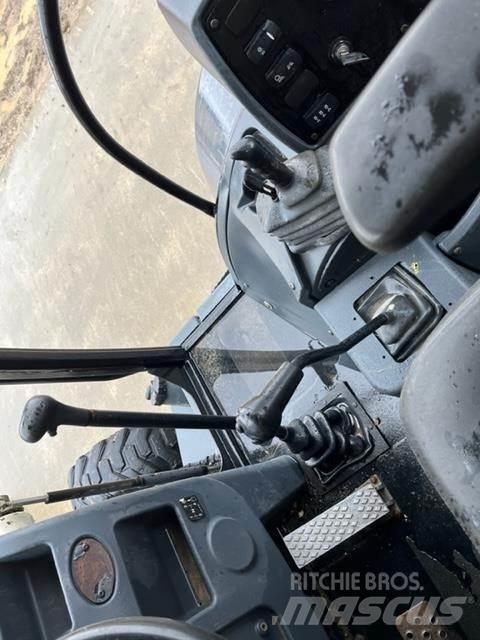 Terex TLB840R Backhoe