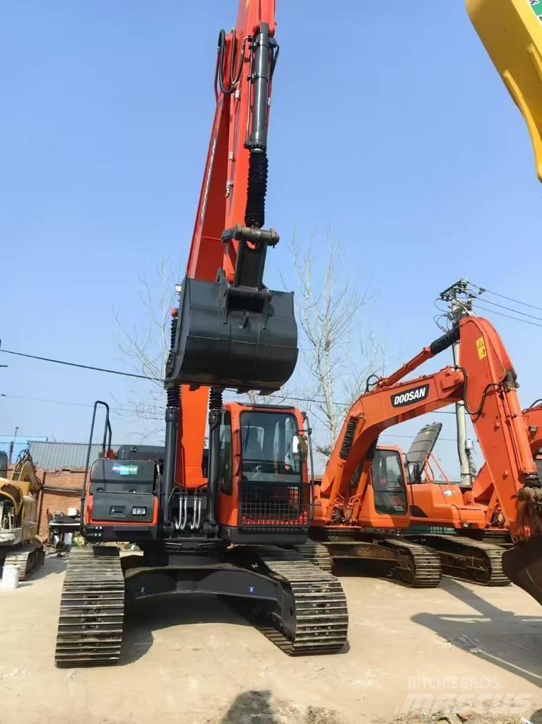 Doosan DX 225 LC Crawler excavators