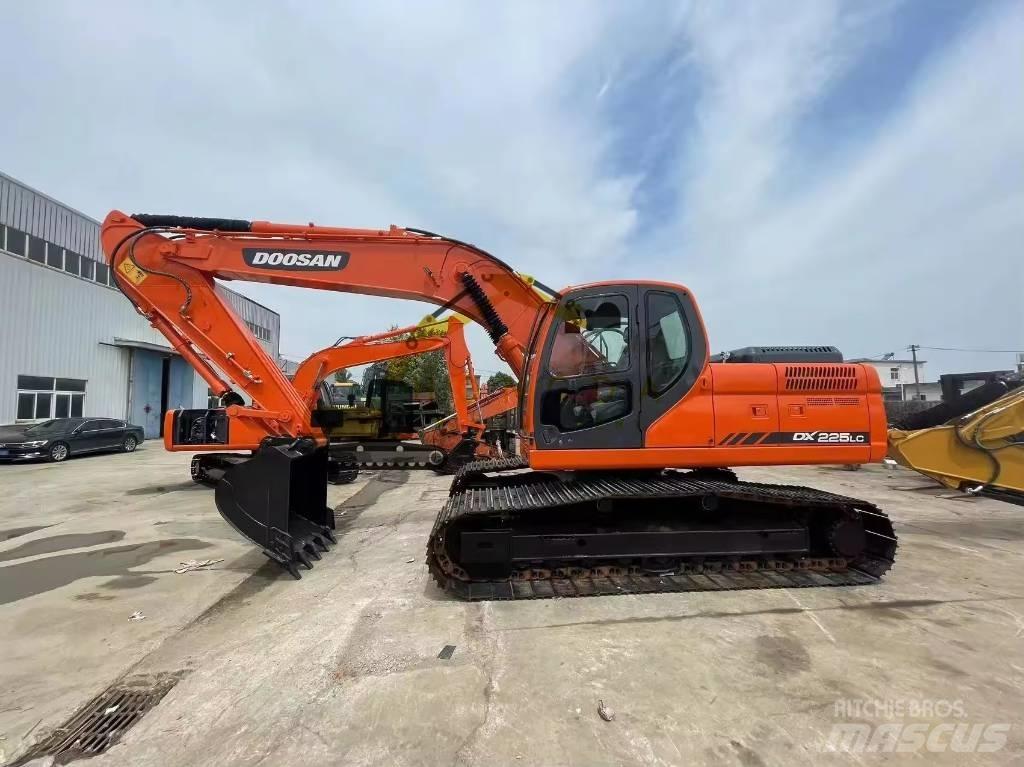 Doosan DX 225 LC Crawler excavators